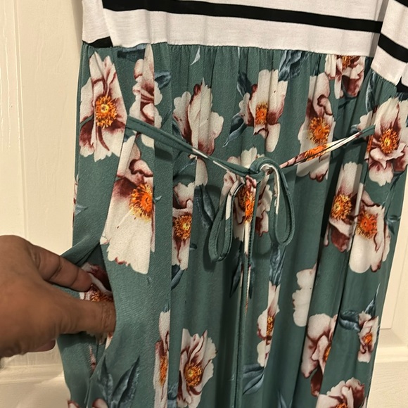 Maxi Dress- Short Sleeve Tie Waist - Picture 8 of 8